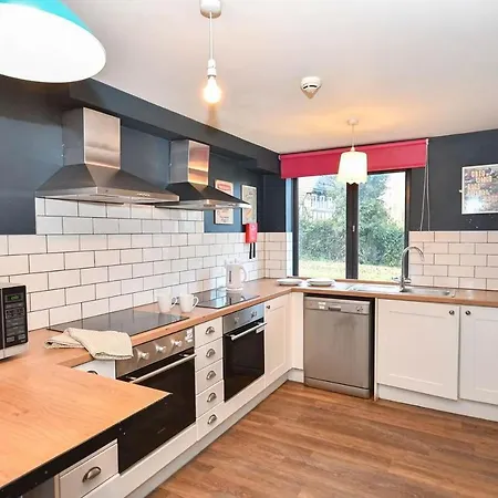 2 Private In Shared With Kitchen *