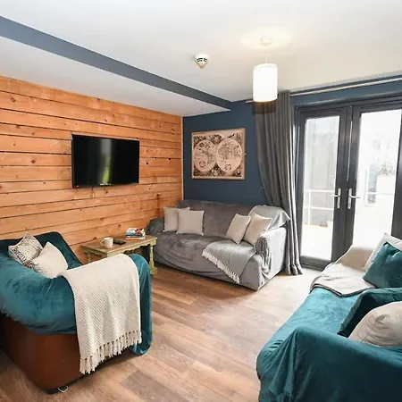 2 Private In Shared With Kitchen Apartment
