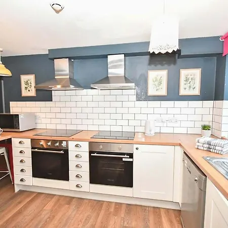 2 Private In Shared With Kitchen *