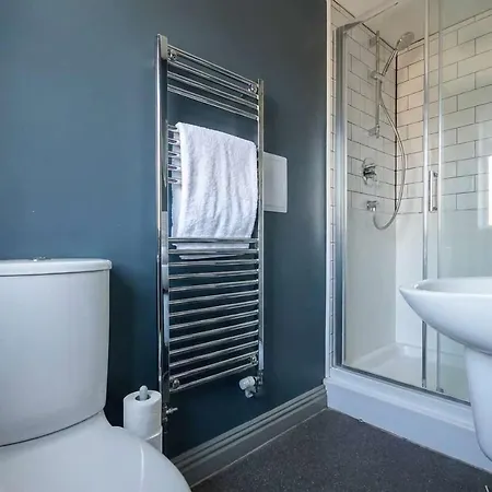 Apartment 2 Private In Shared With Kitchen Leeds (West Yorkshire)