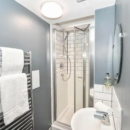 2 Private In Shared With Kitchen